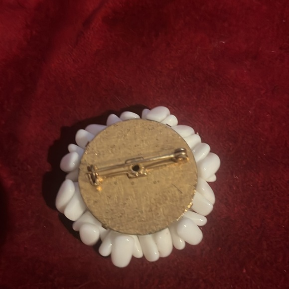 White milk glass broach - Picture 3 of 3